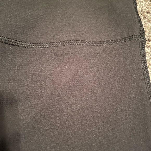 Under armour Heat Gear Compression Black Capris with mesh & reflectors - Picture 8 of 8